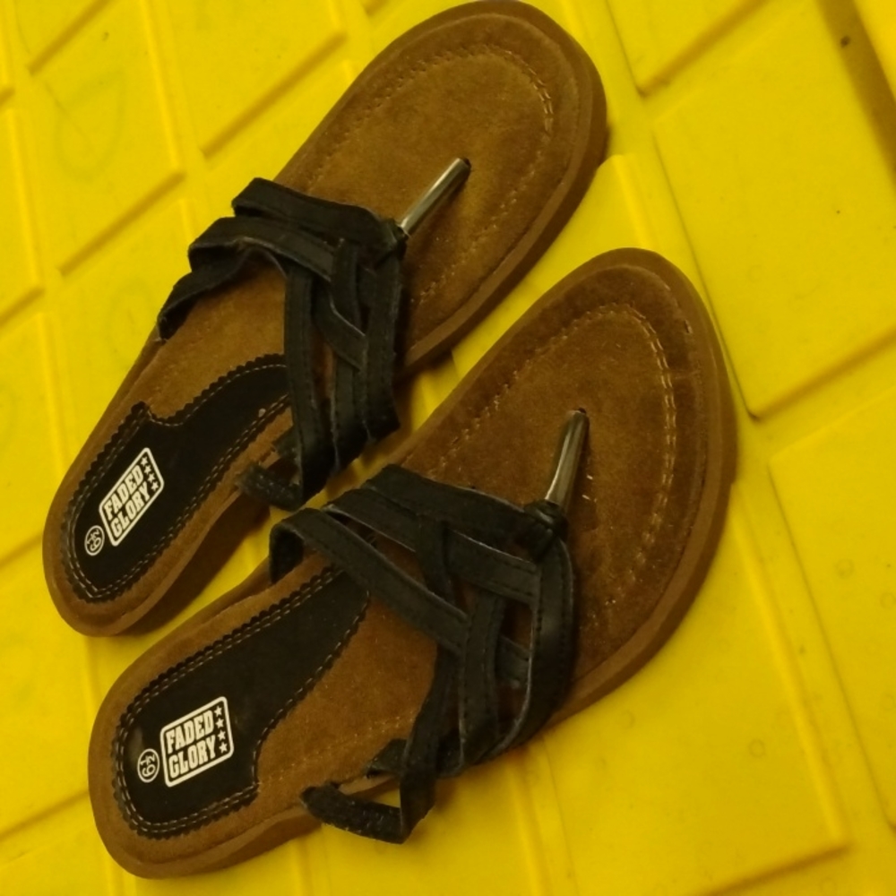 Faded Glory flip flops 6.5
